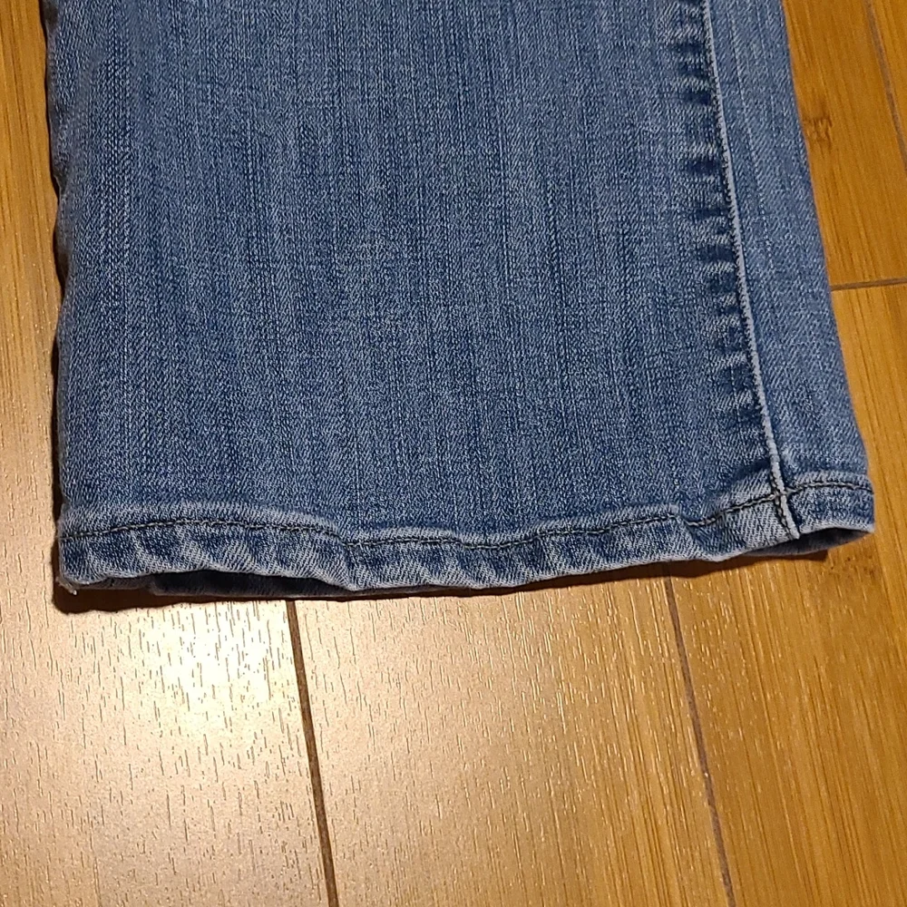 *SOLD OUT* Lucky Jeans - Picture 4 of 9